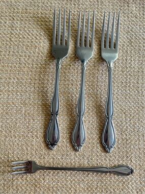Strathmore Stainless Dinner Forks (3) by ONEIDA *plus bonus cocktail fork